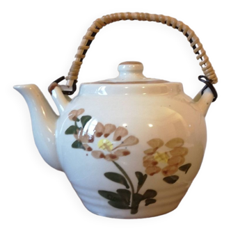 Chinese ceramic teapot with floral pattern, large capacity