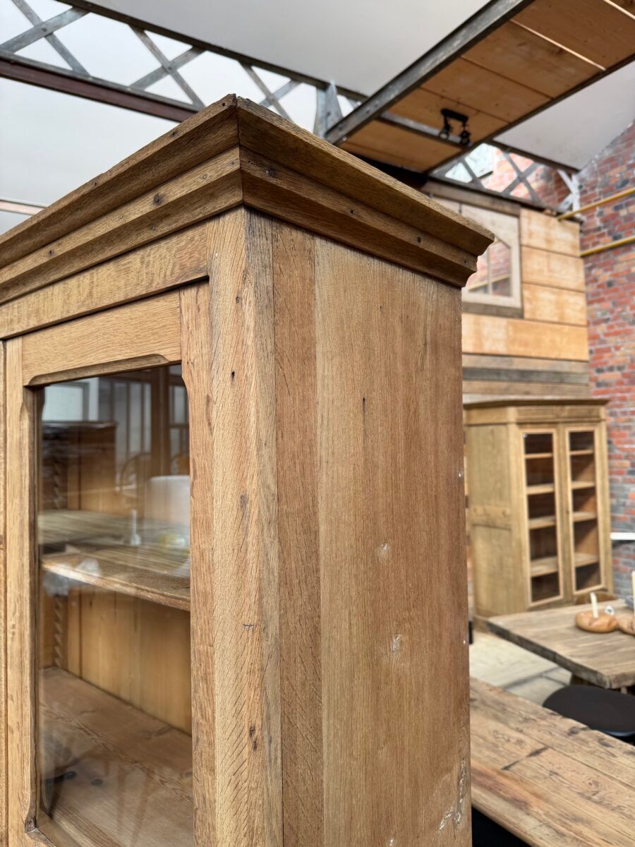 Vitrine en chêne début XXème