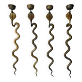 Série de 4 grands bougeoirs serpents sculpturaux en laiton patiné – an