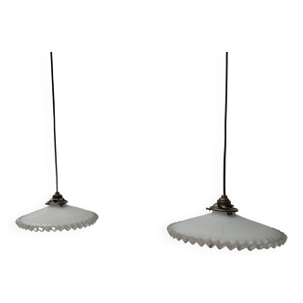 Pair of opaline suspensions