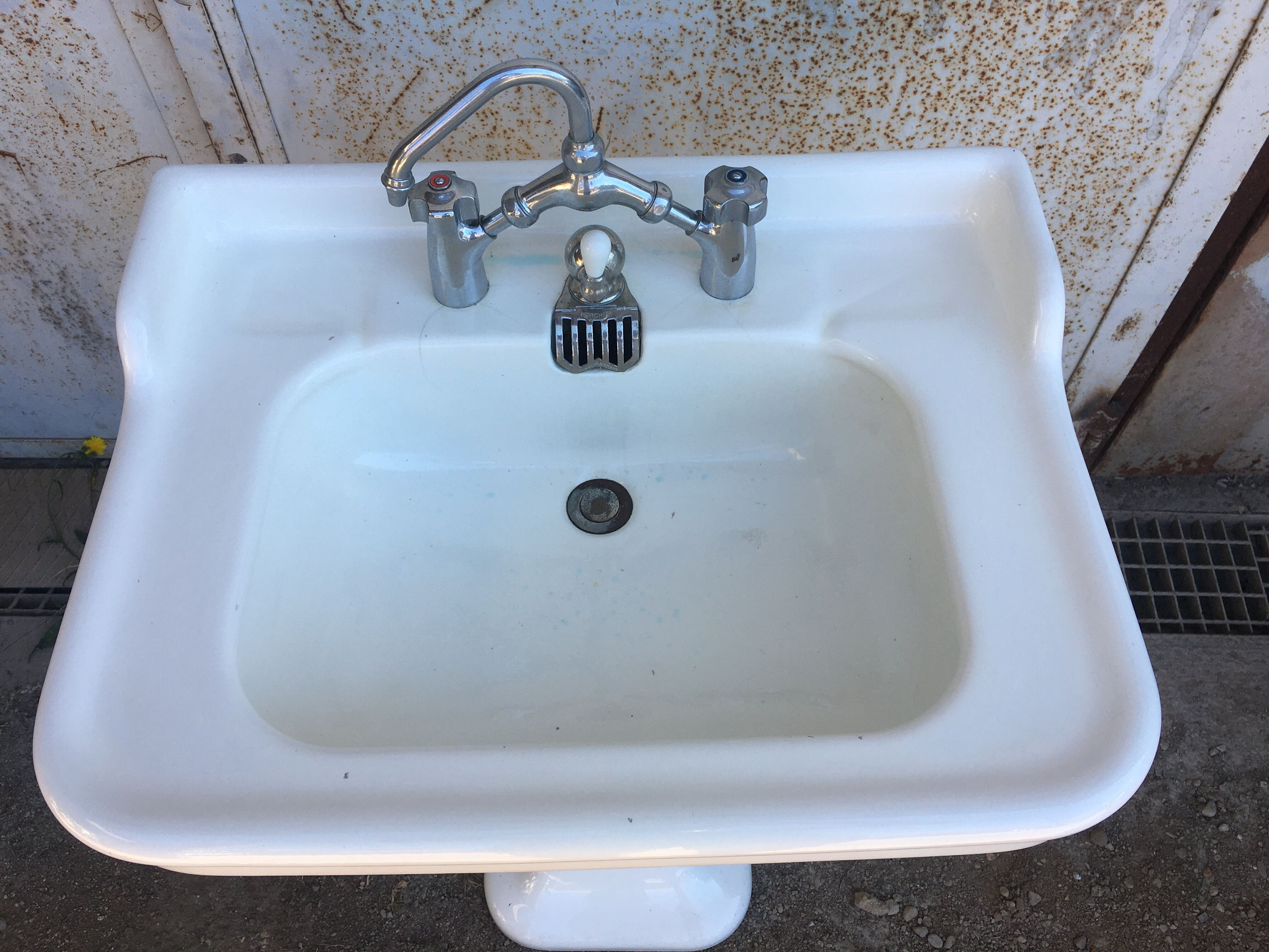 Old column sink