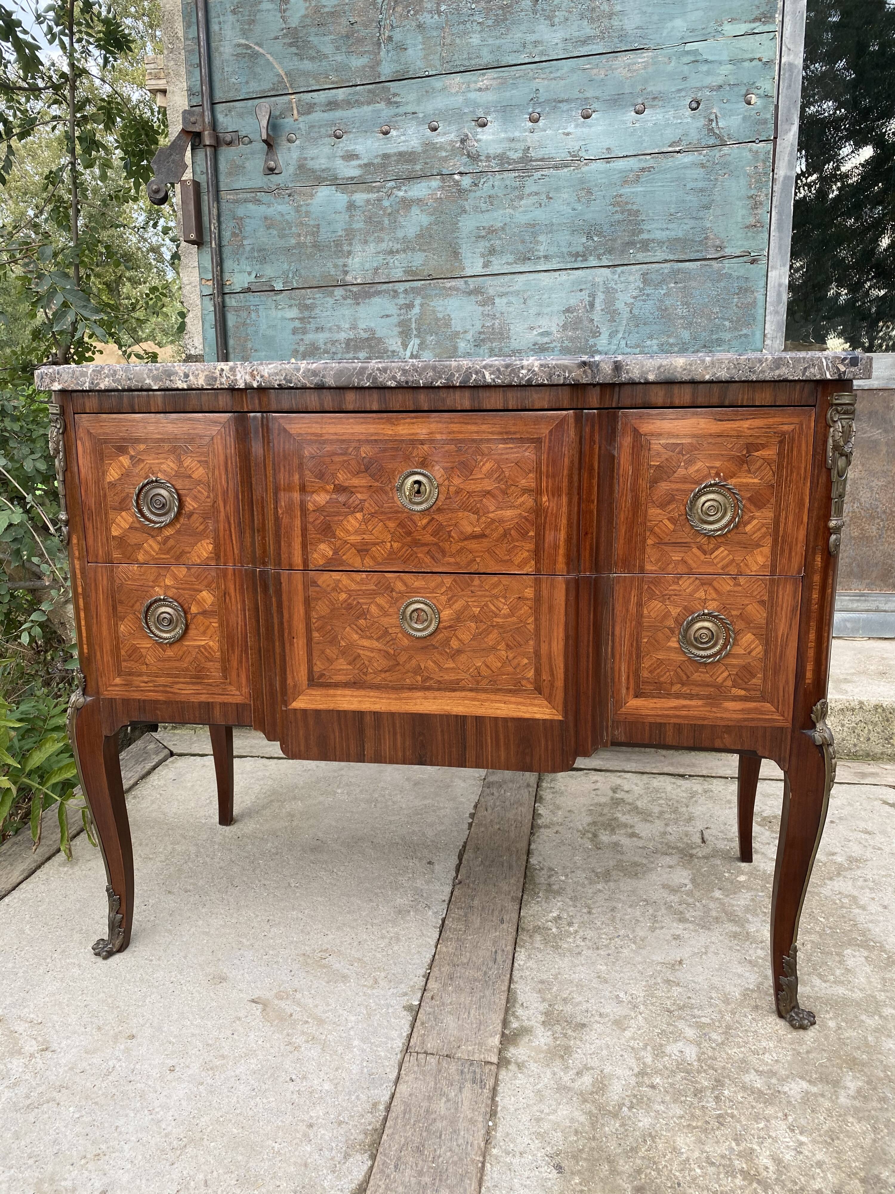 Commode sauteuse style Louis XV plateau marbre