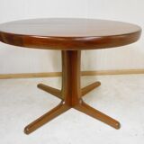 Expandable round teak table