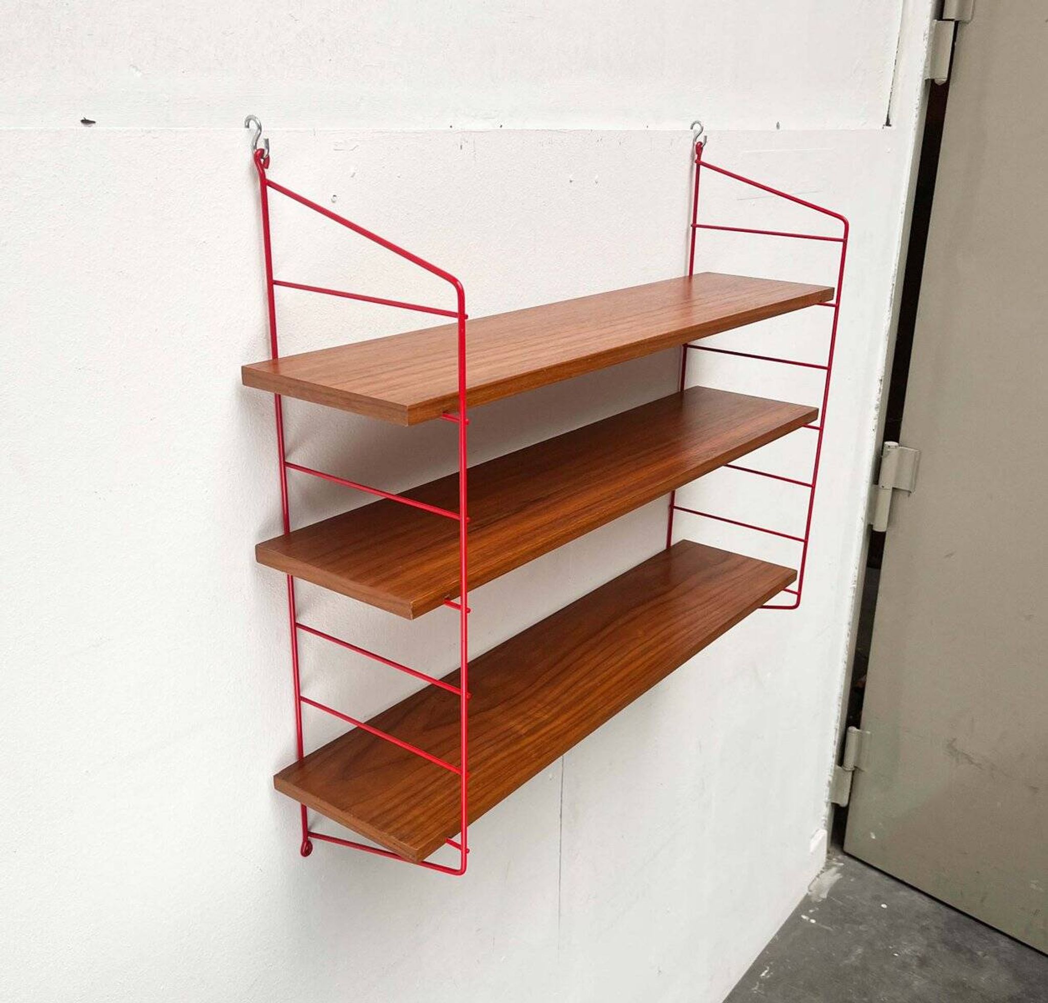 Étagère Teck Style Cordon Rouge Moderne Milieu du Siècle, Années 1960