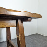 Assembly table