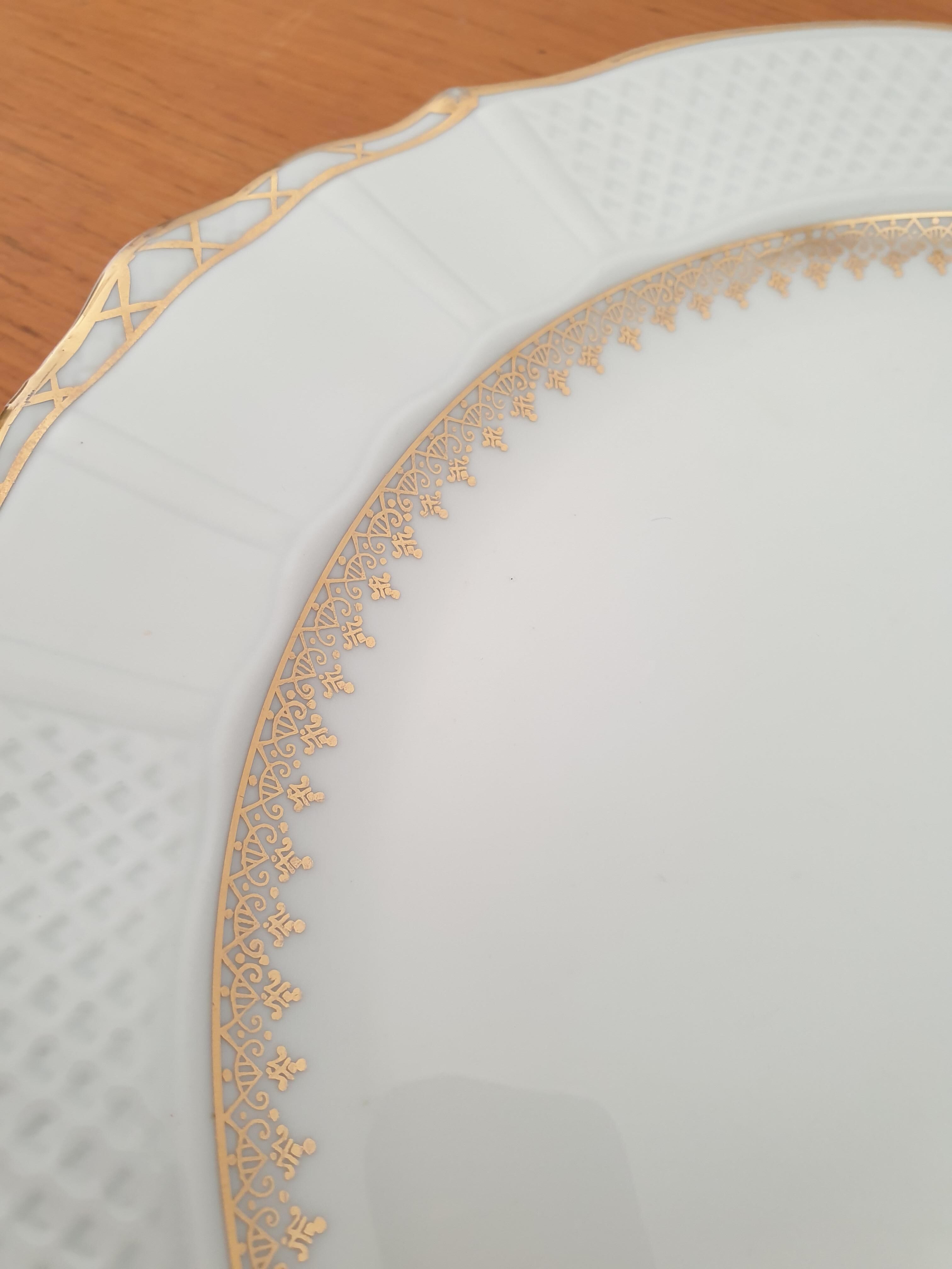 Dismissal porcelain serving dish