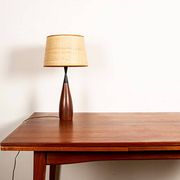 lampe de table Danoise, forme de quille, en teck et ébène par Fog & Morup.