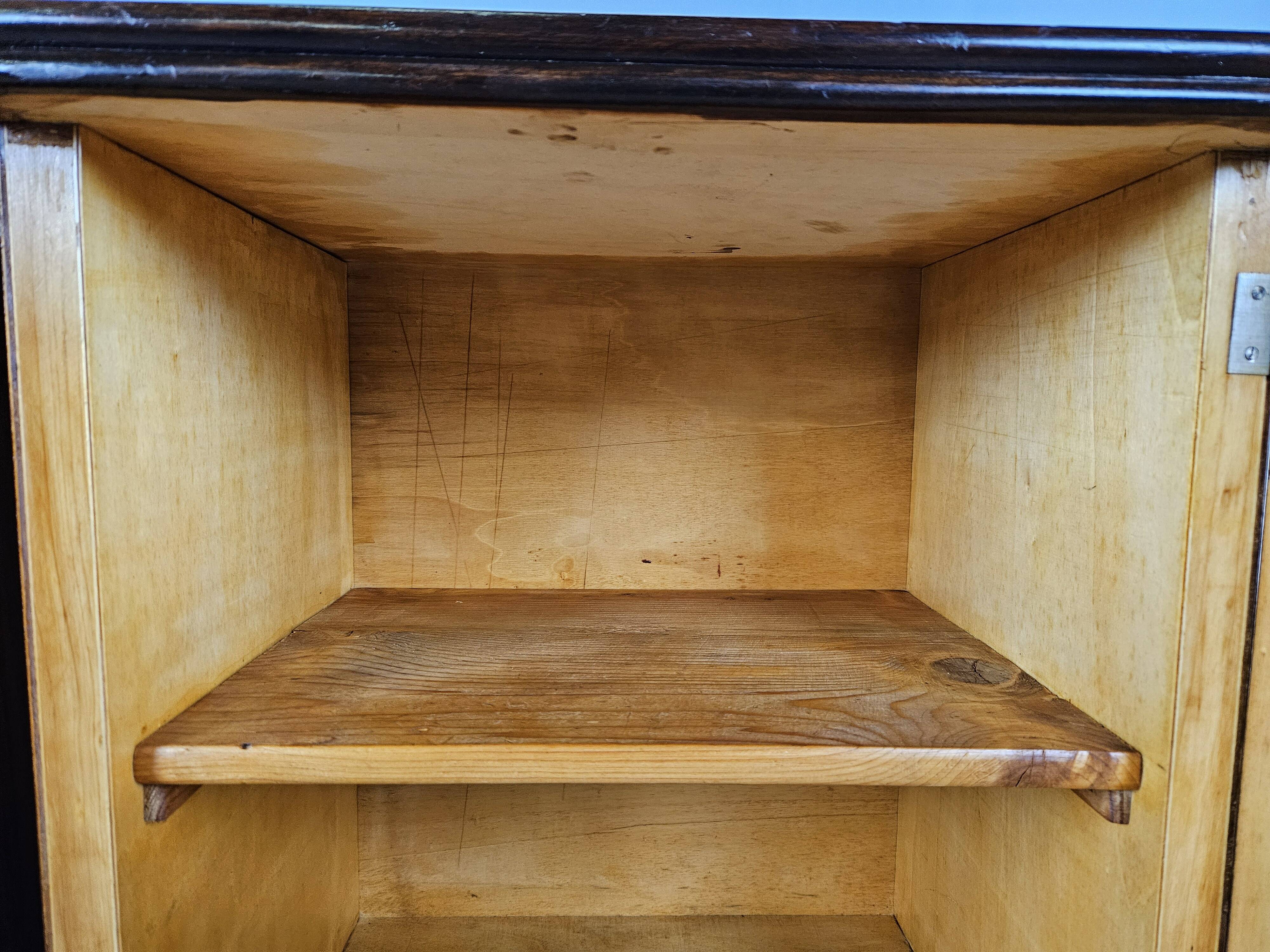 1940 Art Decò nightstands in walnut with door and shelf
