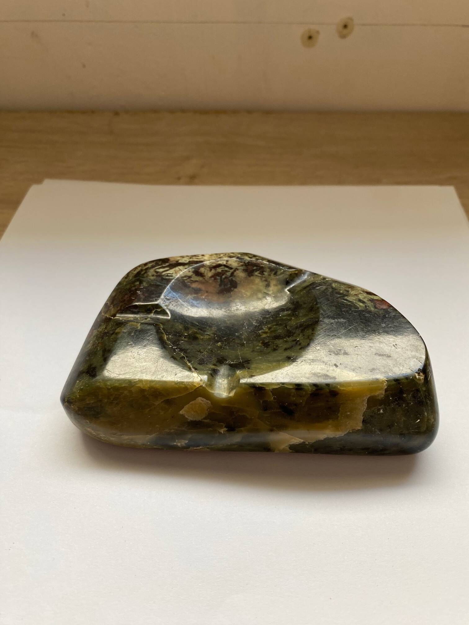 Cendrier vintage en malachite tons vert fonce