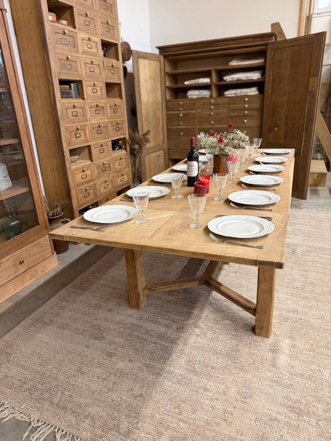 Table with integrated extensions