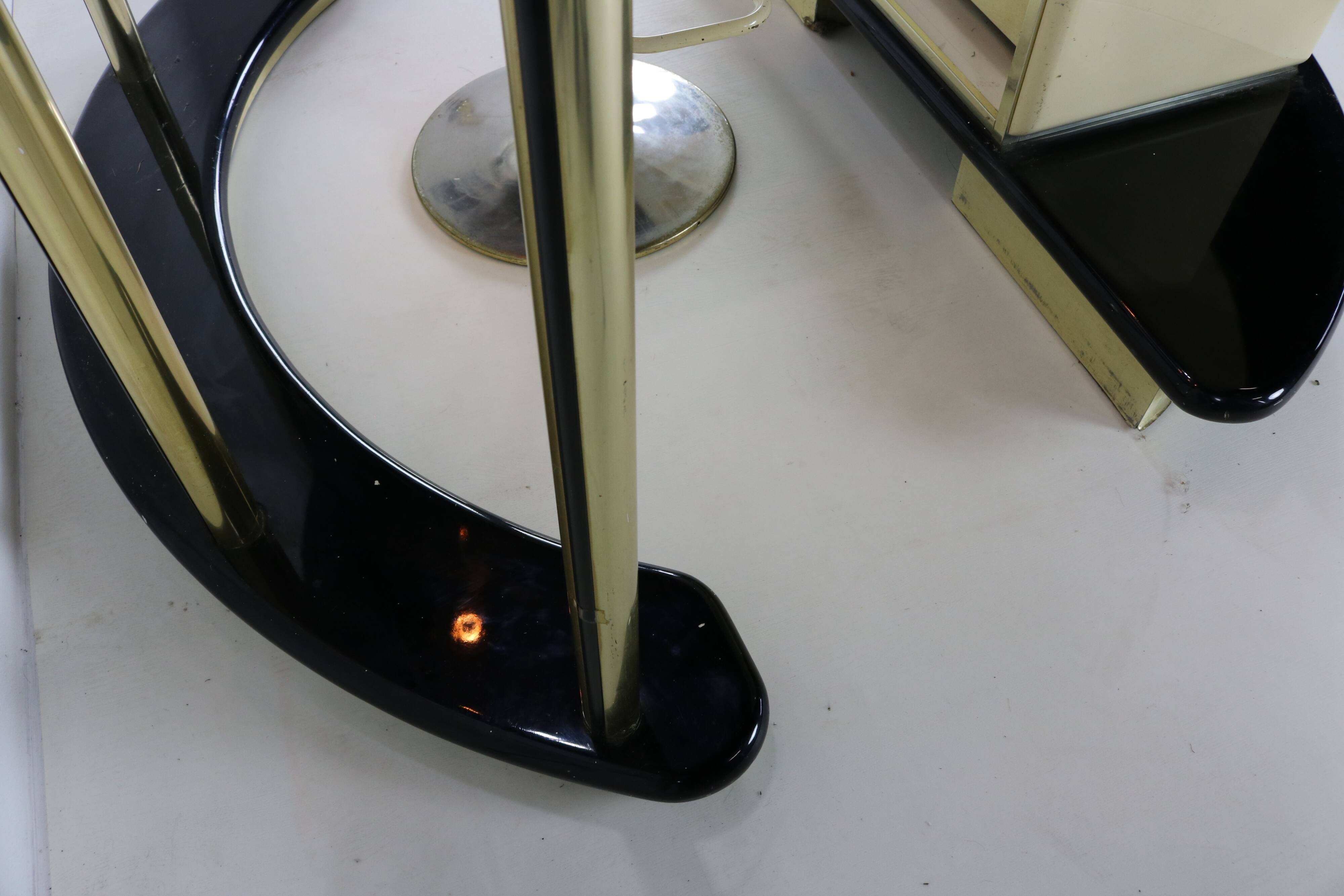 Seventies design dry bar by Harvey Guzzini for Stilglass Donati