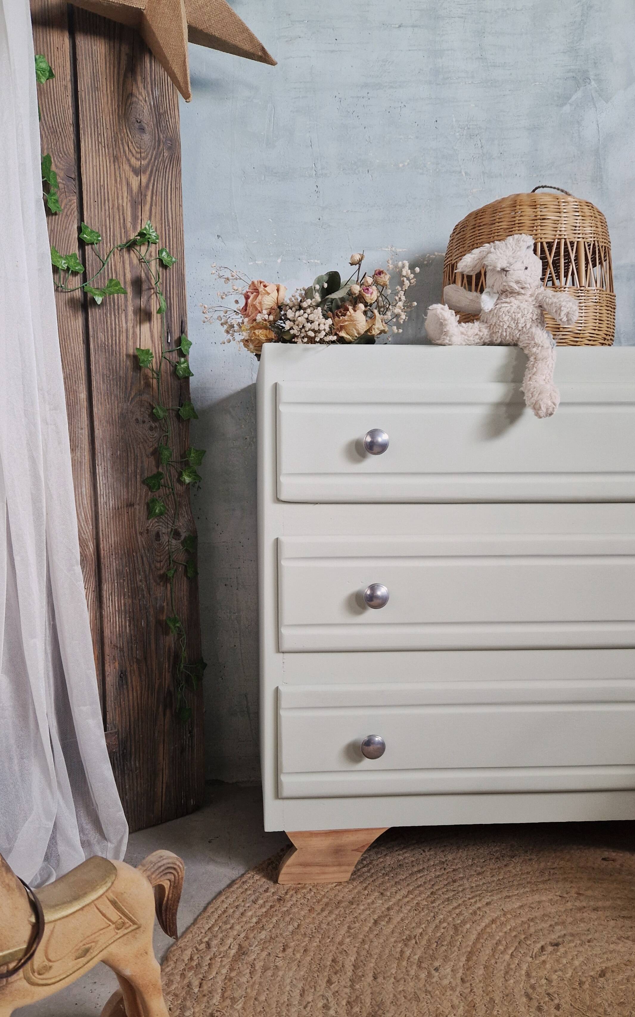 Art Deco chest of drawers