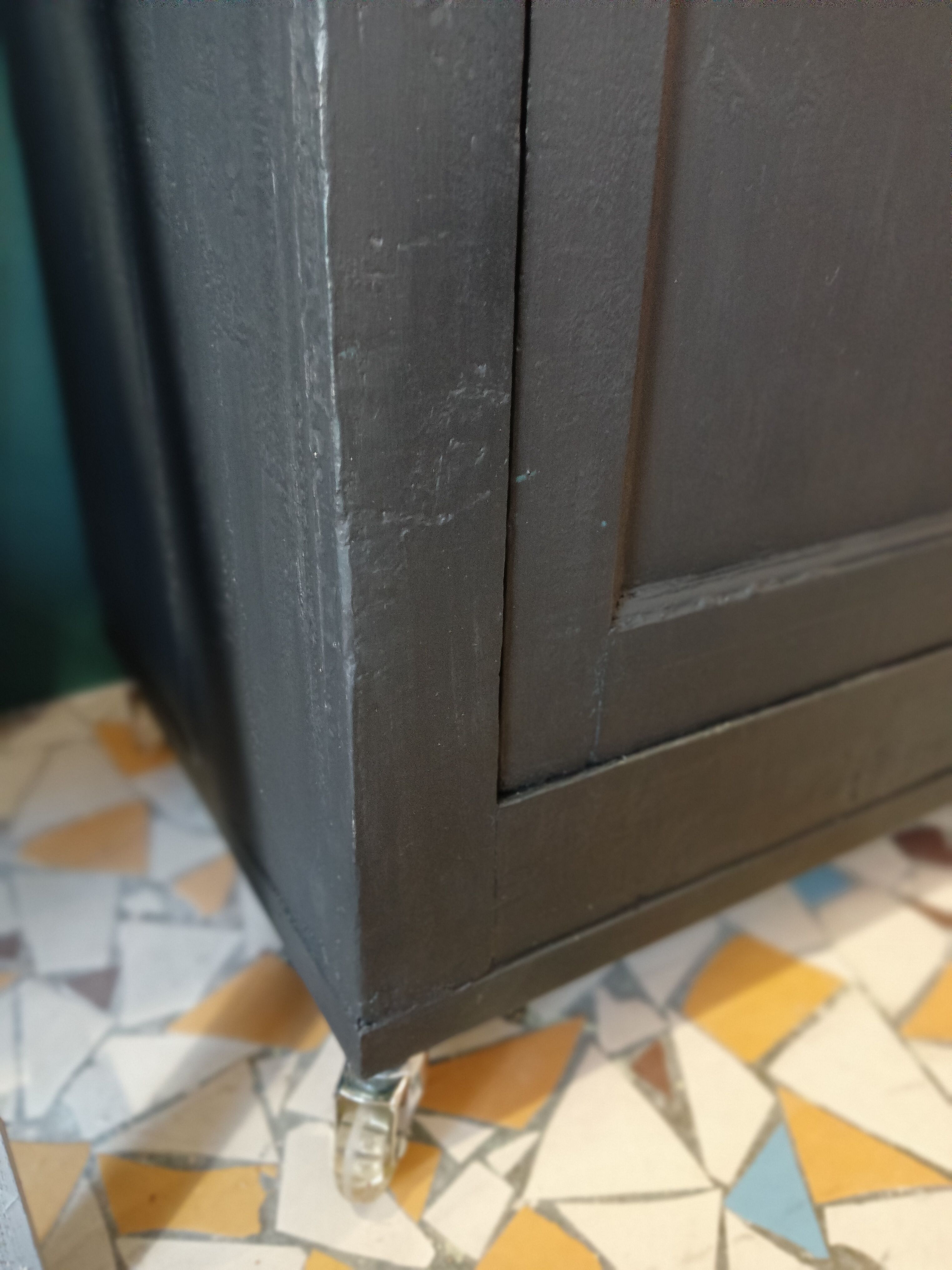 Parisian wardrobe revisited in black