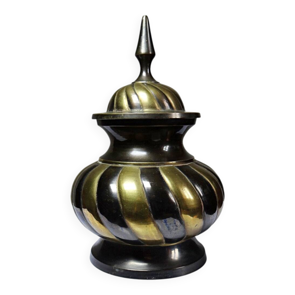 Pot couvert en laiton torsadé artisanat Indien vintage années 60-80
