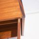 Enfilade en bois avec portes noires par George Coslin