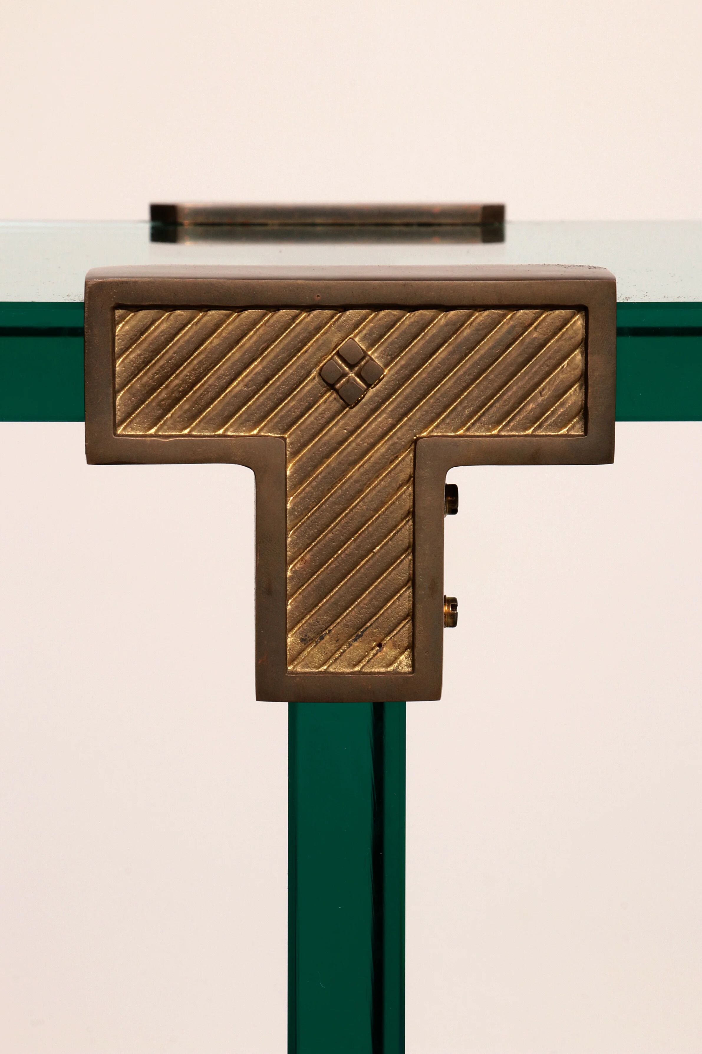 Table d'appoint Modèle T30 par Peter Ghyczy - design des années 1970