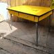 Table en formica jaune vif années 70