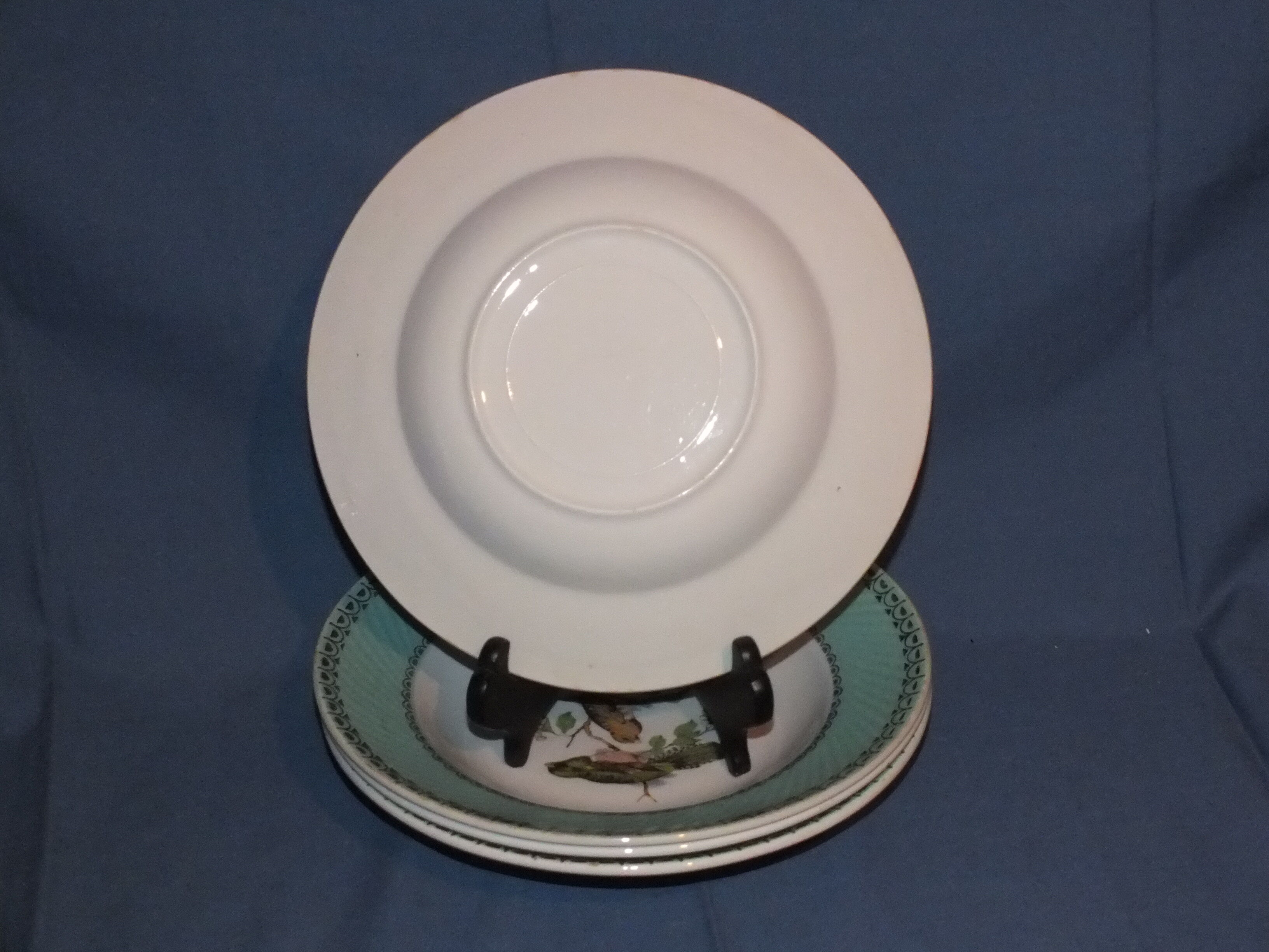 4 vintage hollow plates decorated with birds