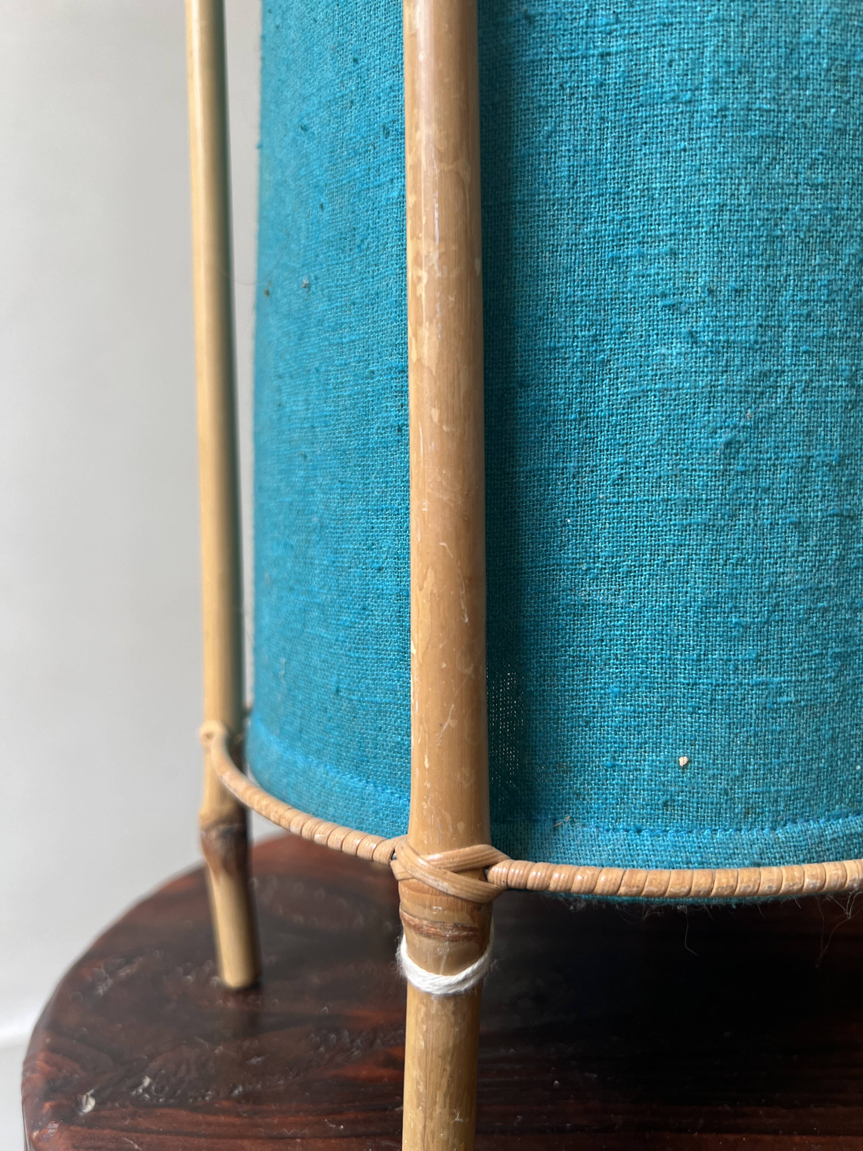 Lampe de table Louis Sognot en bambou et coton, France années 1960