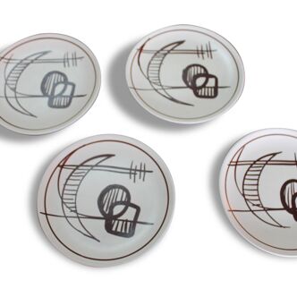 Set of 4 dessert plates.