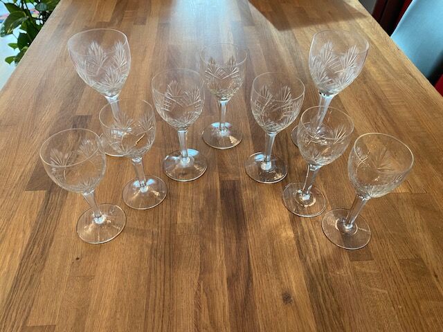 Lot of 9 crystal glasses