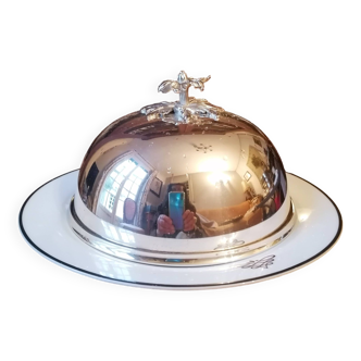 Cloche en métal argenté sur son plat en porcelaine