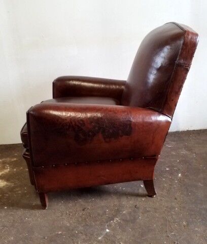 Club armchair, bulging back