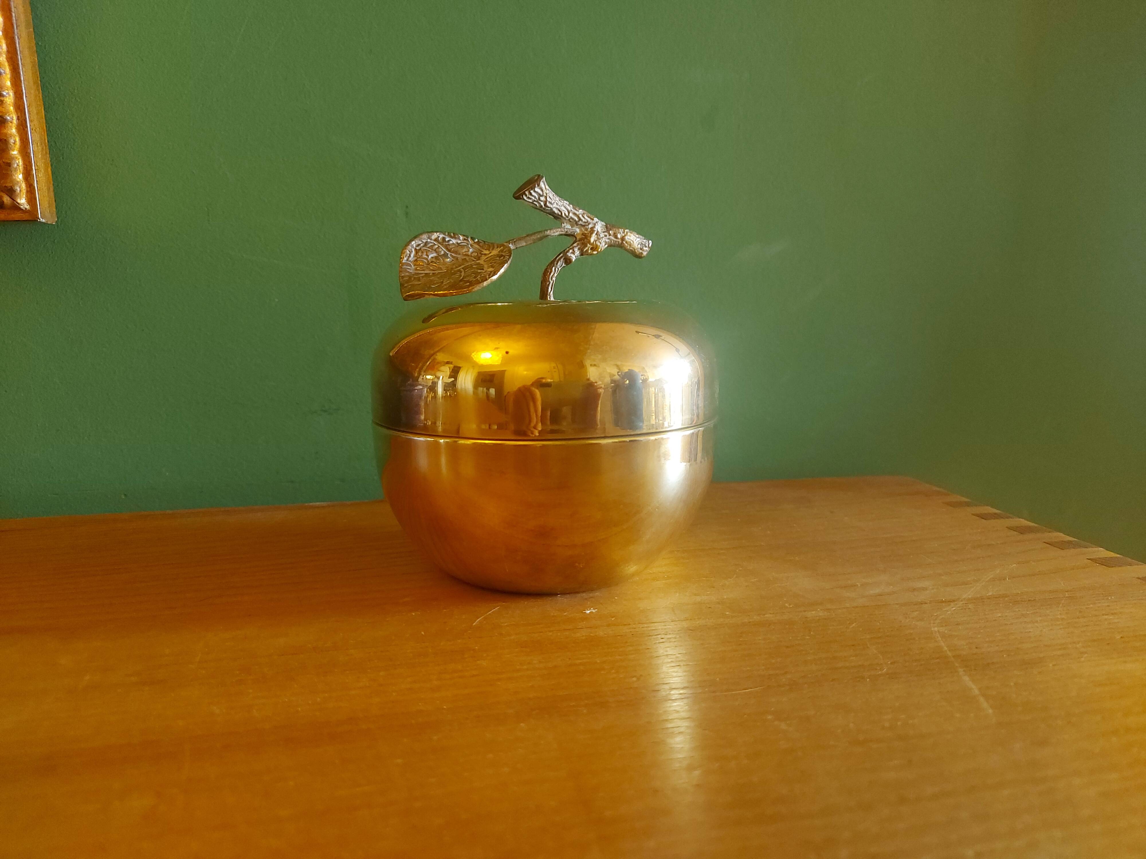 Apple-shaped brass tidy