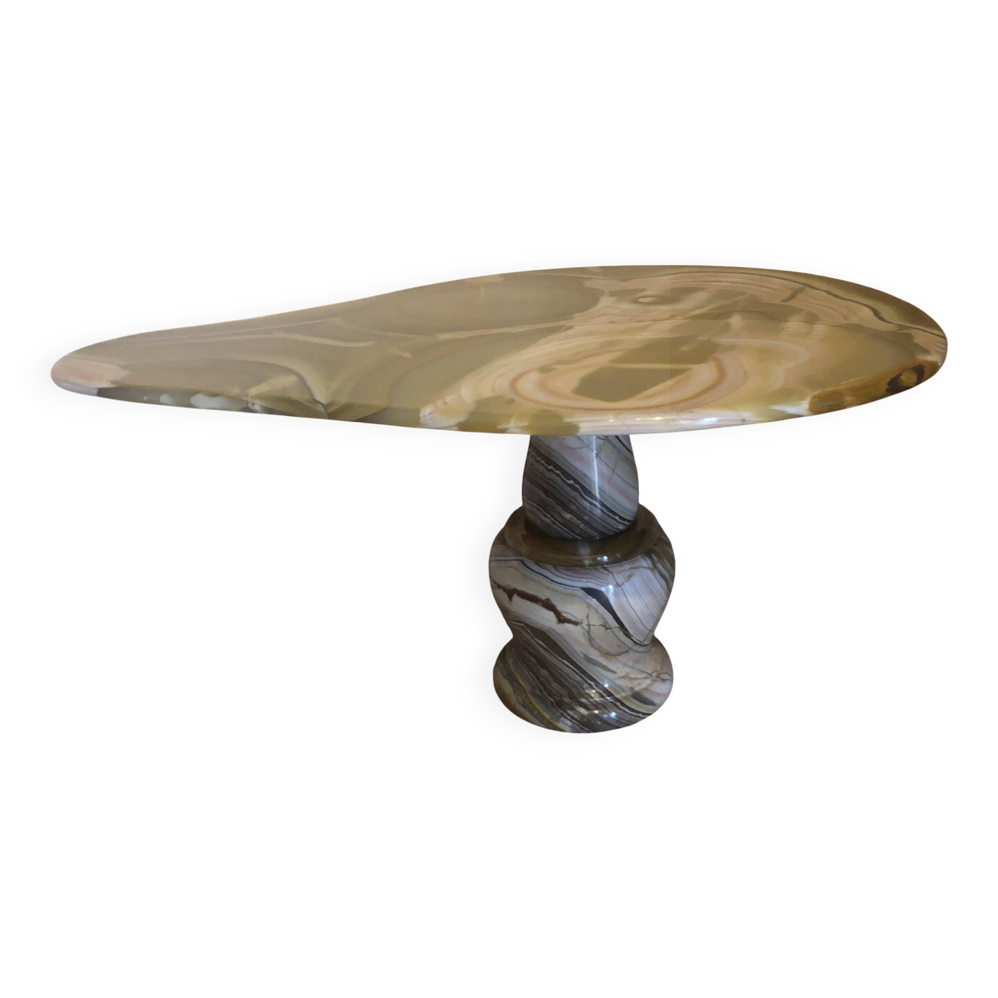 Table basse en onyx forme libre
