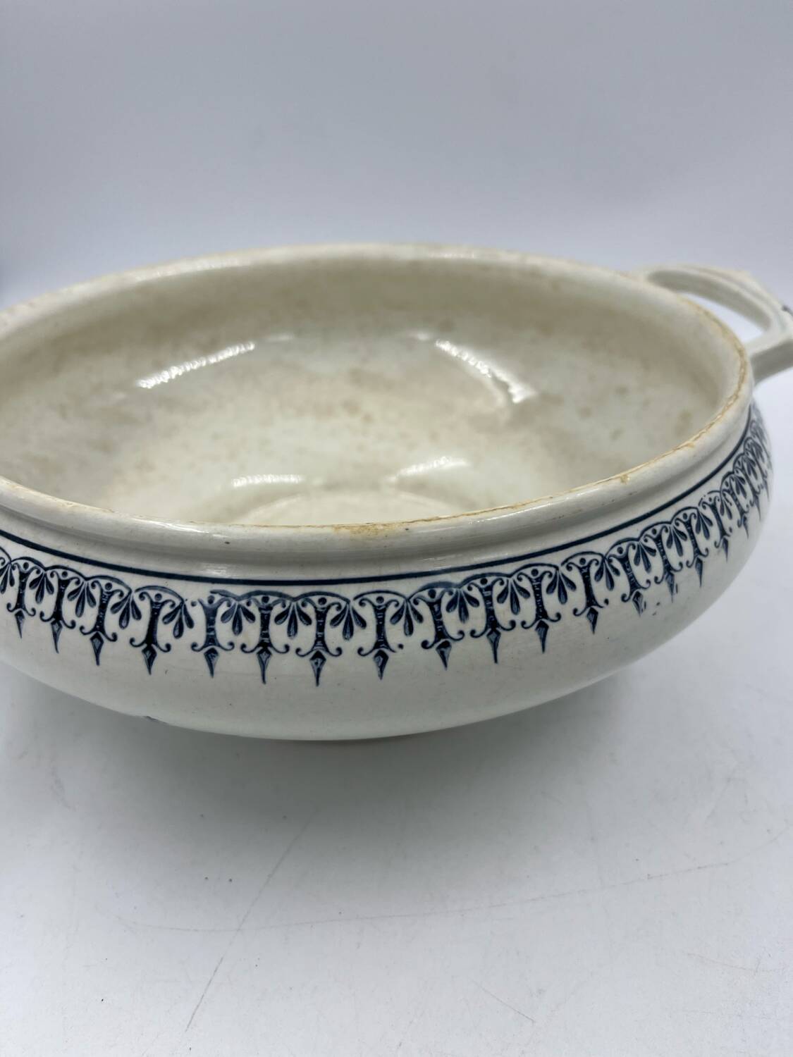 Vegetable dish, salad bowl, soup tureen, ceramic from Saint Amand.