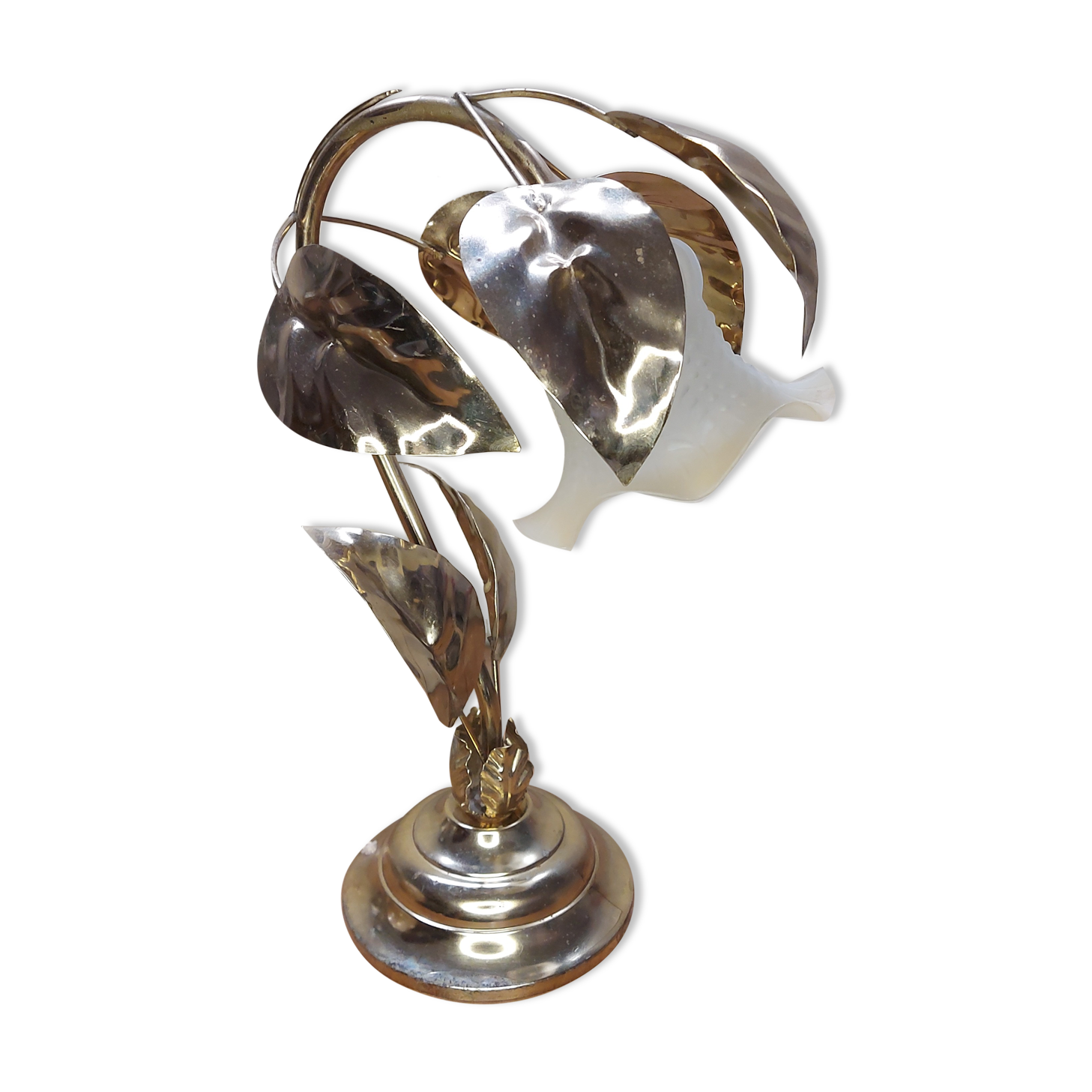 Gold metal flower lamp