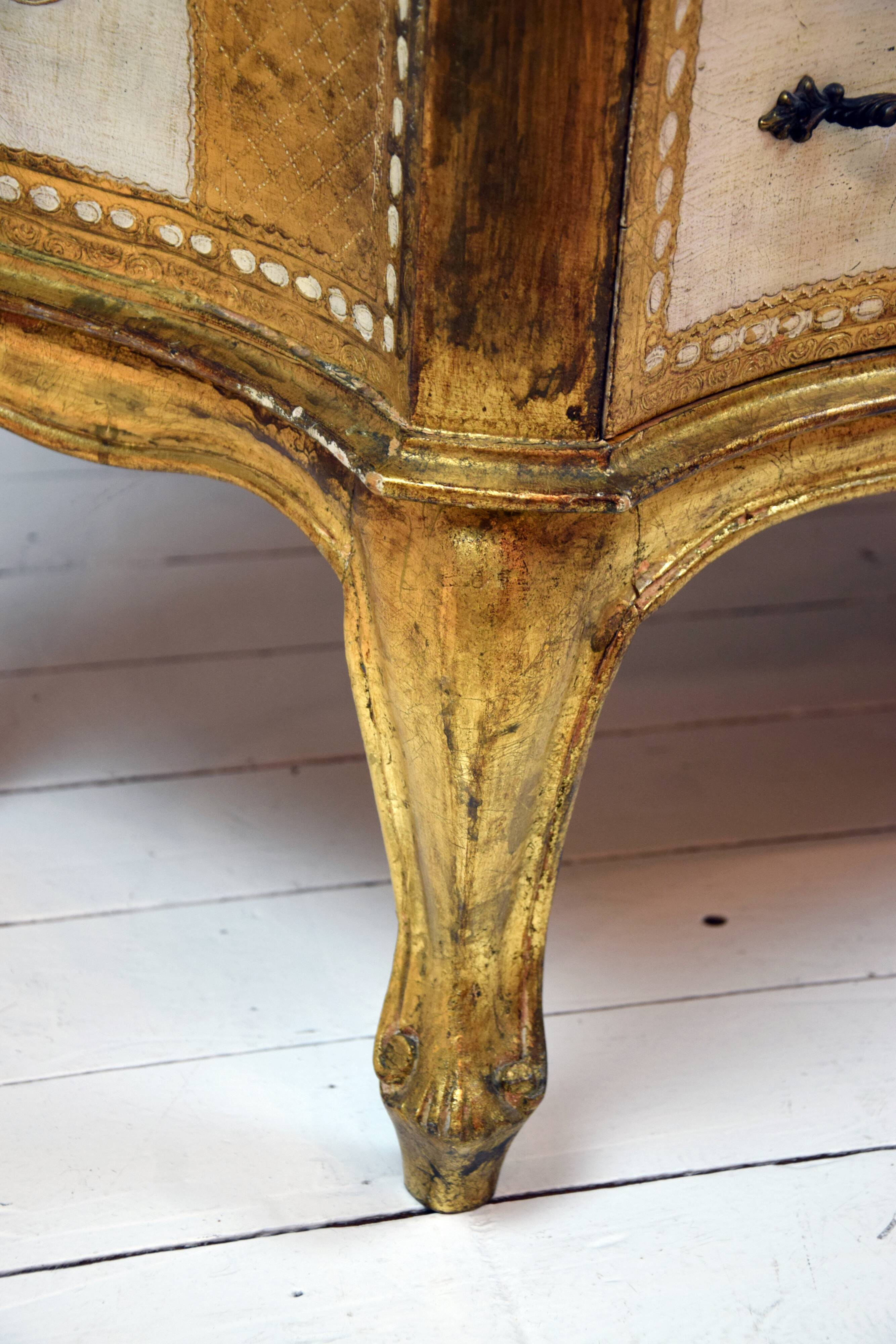 Italian chest of drawers