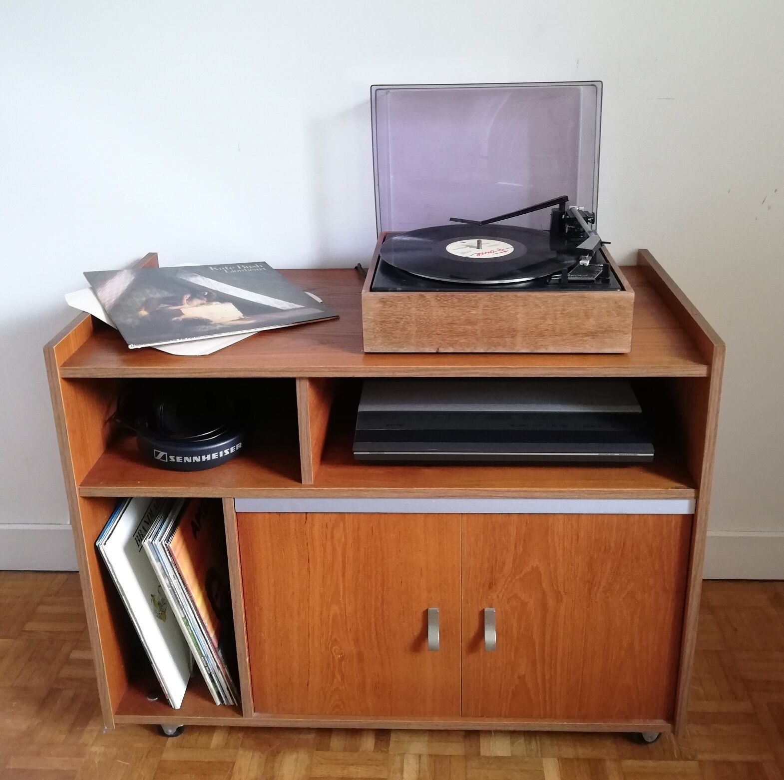 Furniture hifi teaeck