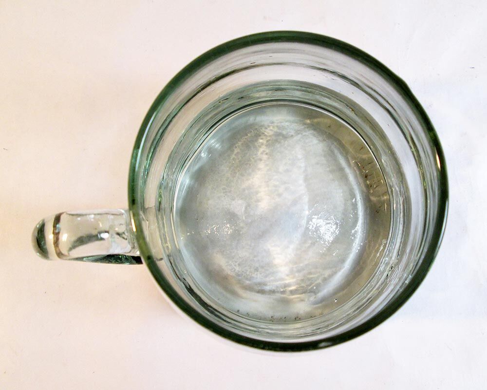 6 chopes à bière larges en verre épais