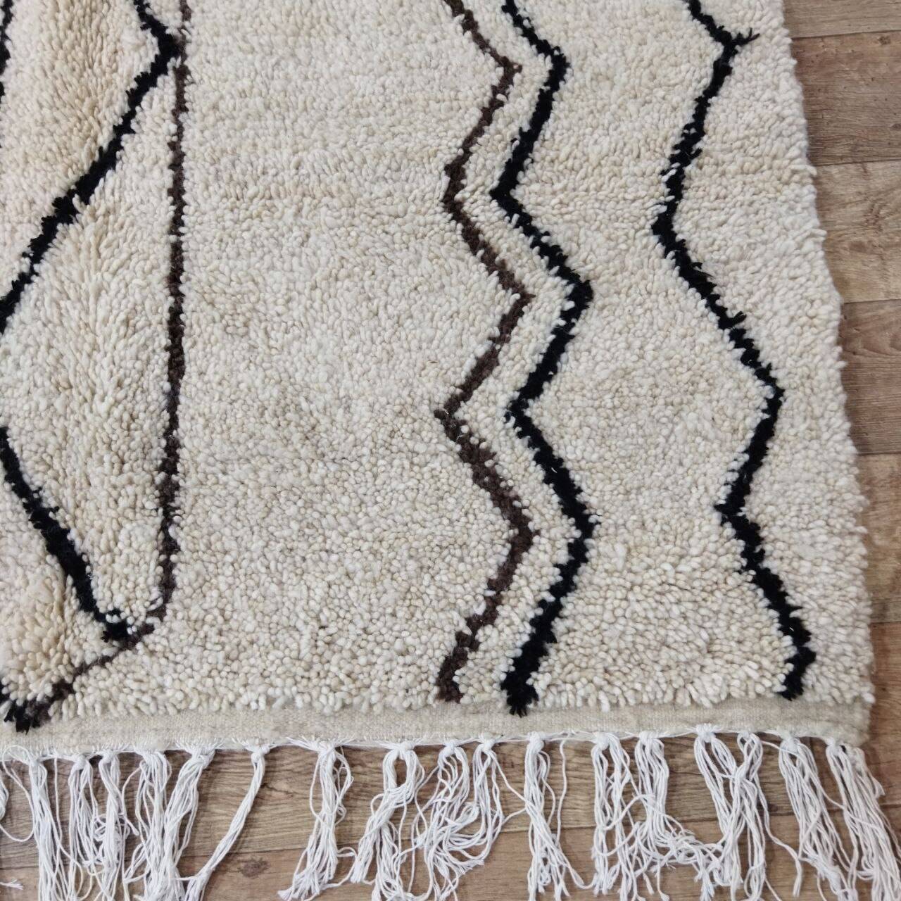 Handmade Moroccan Berber Rug 277 X 157 CM