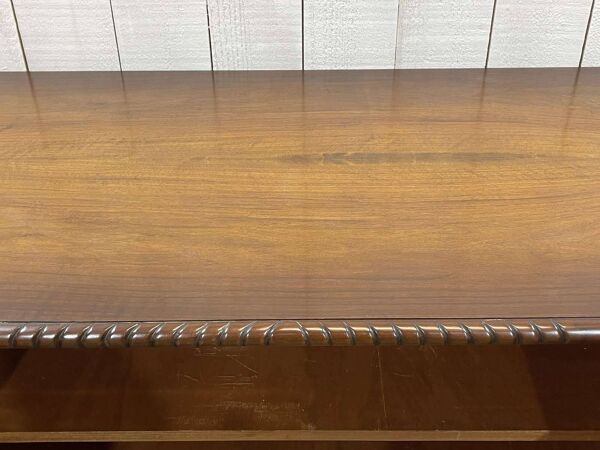 Enfilade anglaise Chippendale en noyer des années 1950