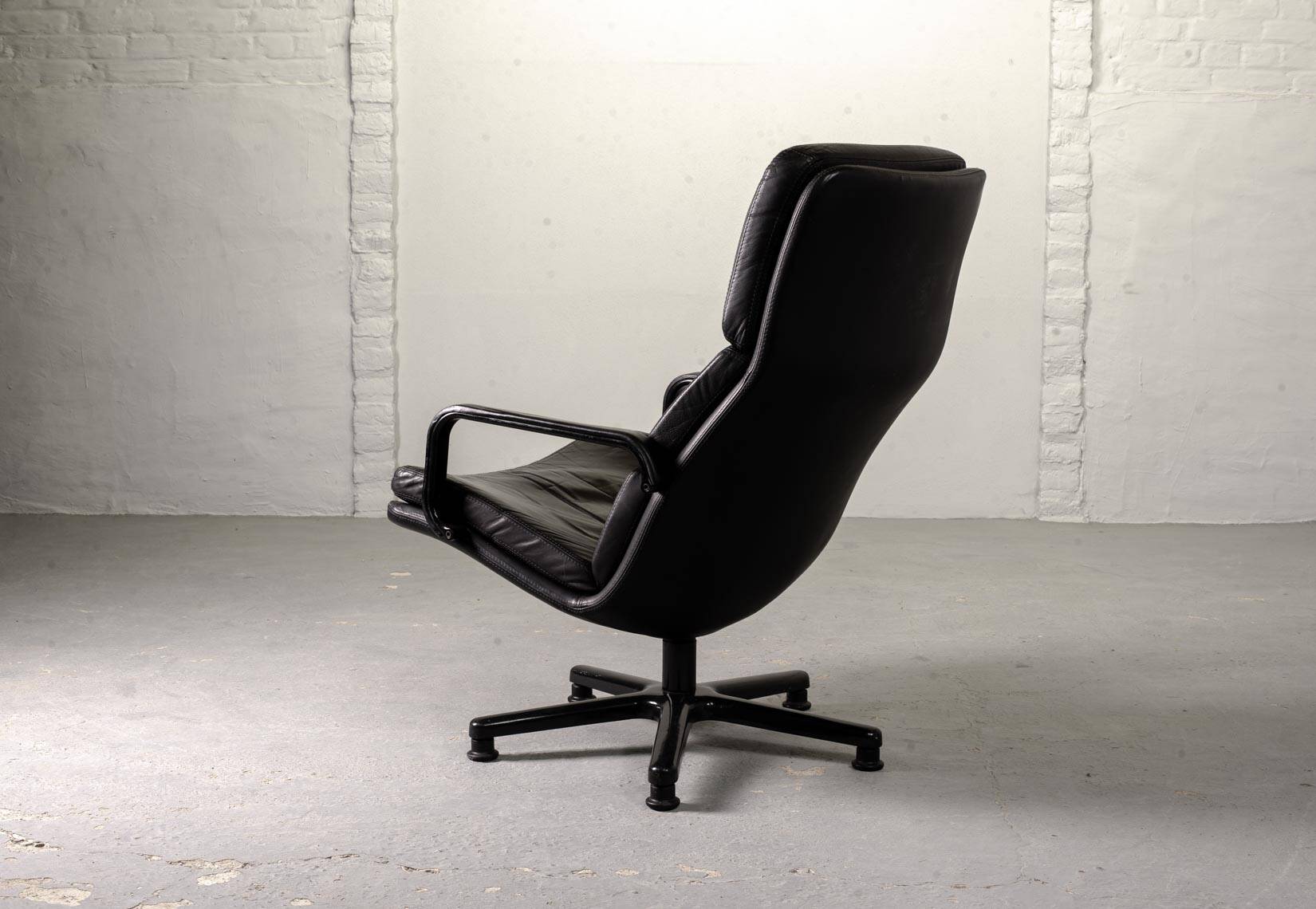 Artifort Dutch Design Black Leather Swivel Lounge Chair, F-Serie, 1960s
