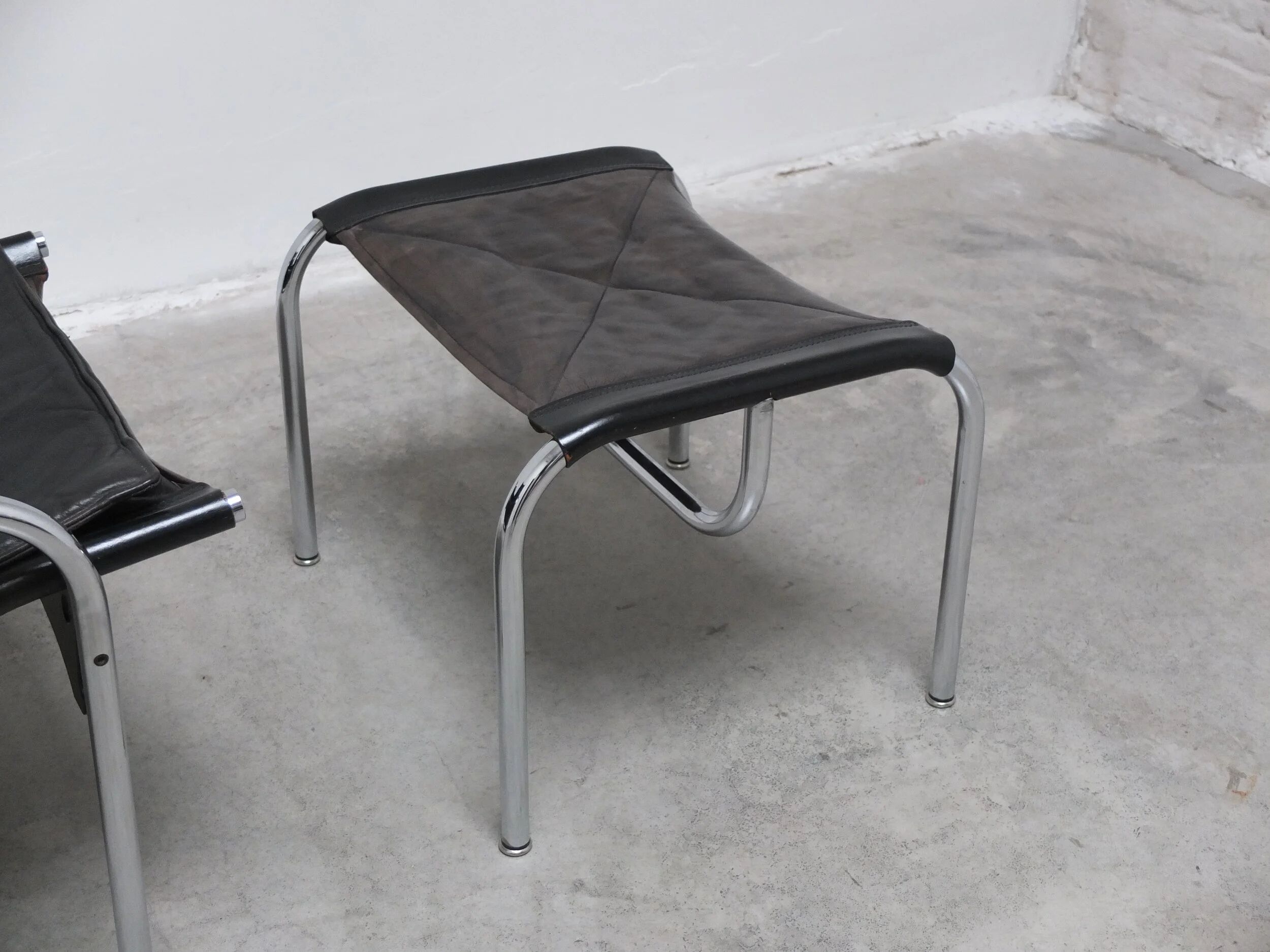 Fauteuil inclinable 'HE1106' avec repose-pieds par Hans Eichenberger pour Strässle, 1978