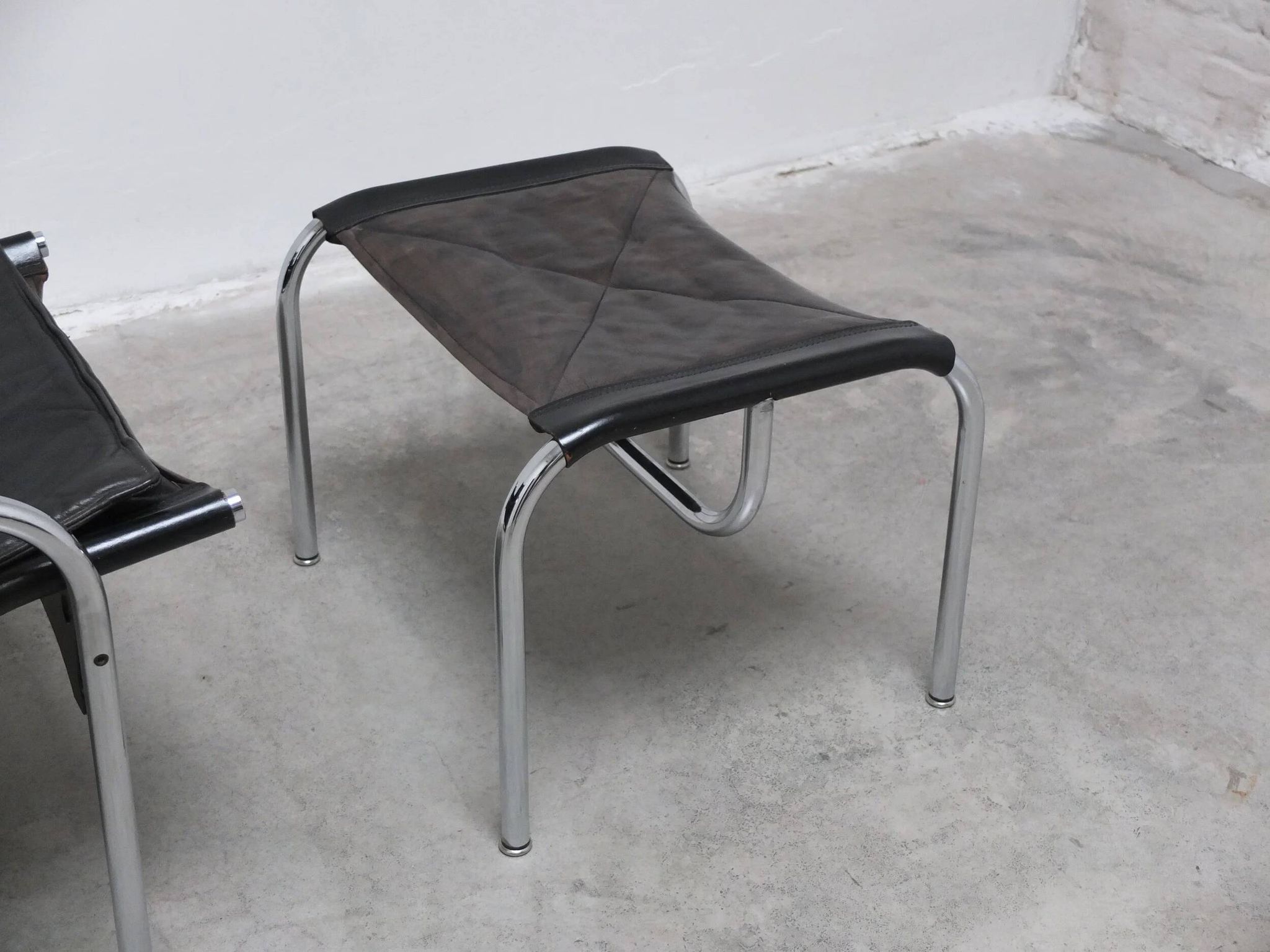 Reclining 'HE1106' lounge chair with ottoman by Hans Eichenberger for Strässle, 1978