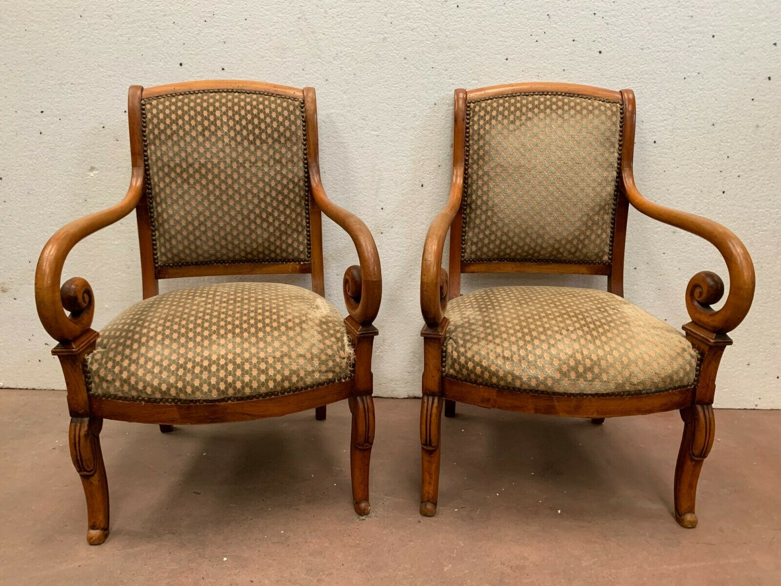 Paire de fauteuils de style Empire en hetre teinté xx siècle