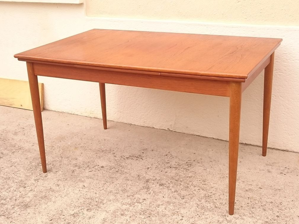 Scandinavian teak table with elongations
