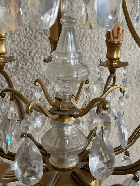 Pair of chandeliers with pendant