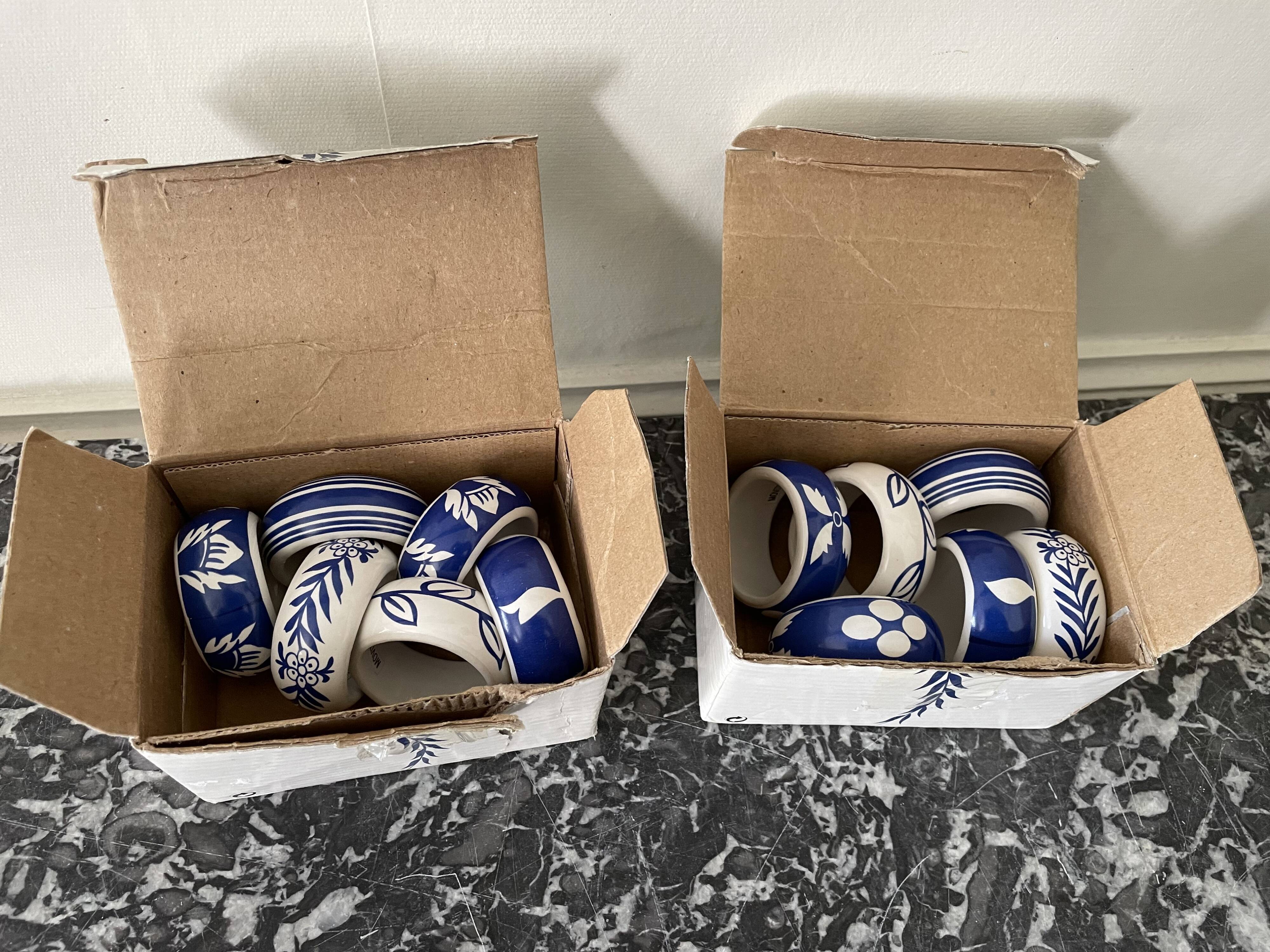 Set of 12 napkin rings in porcelain