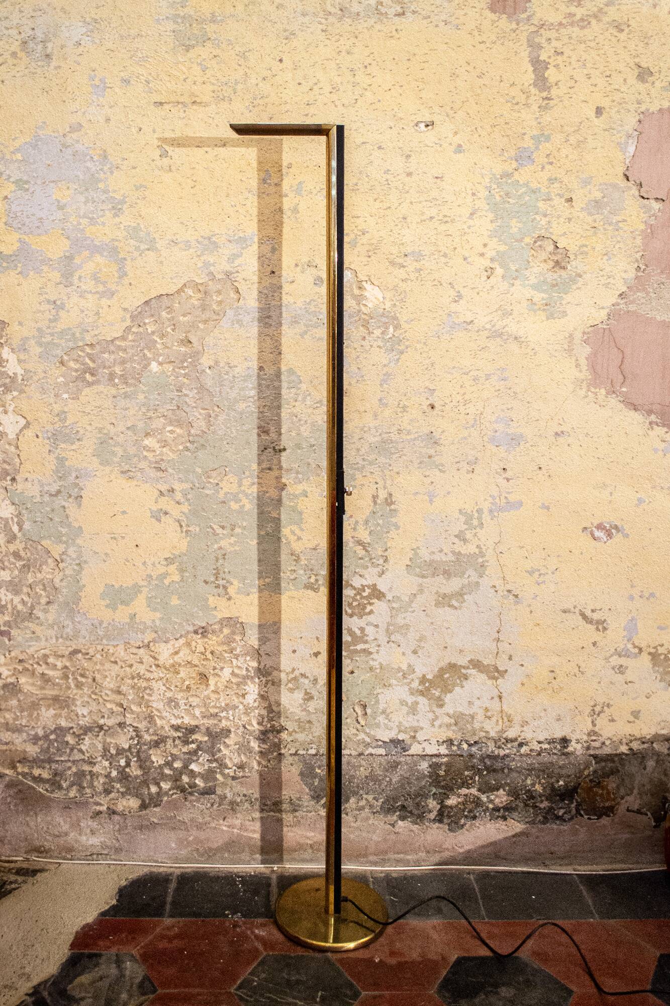 Lampada da terra alogena in ottone Italia Anni '70