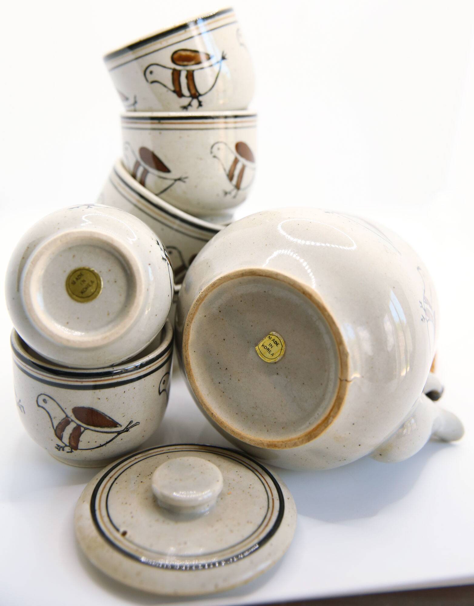 Teapot and its 6 cups with birds Seventies look made in Korea