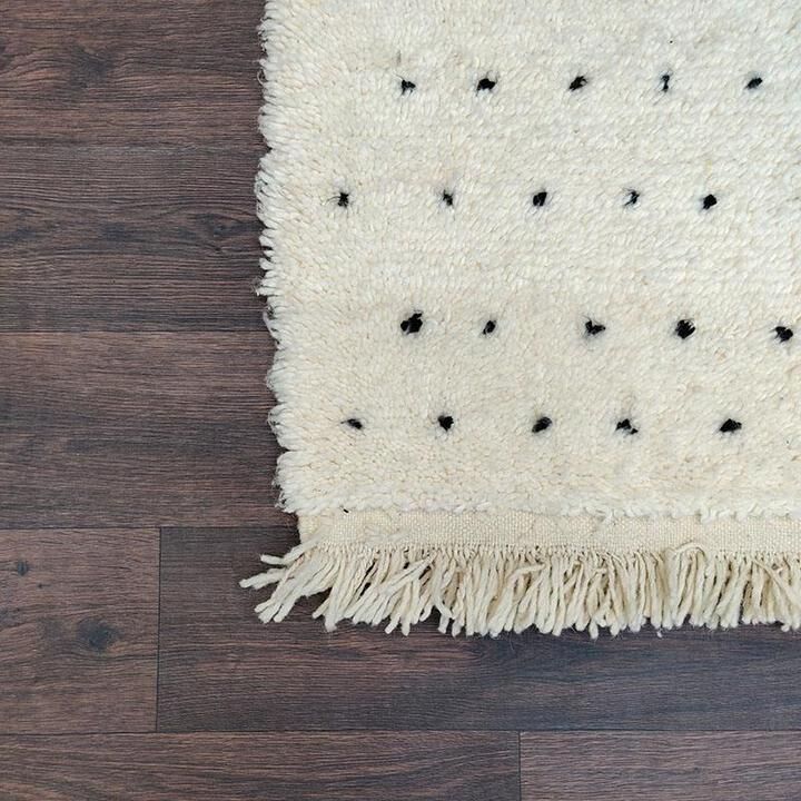 Bohemian rug with black dots 105x175 cm