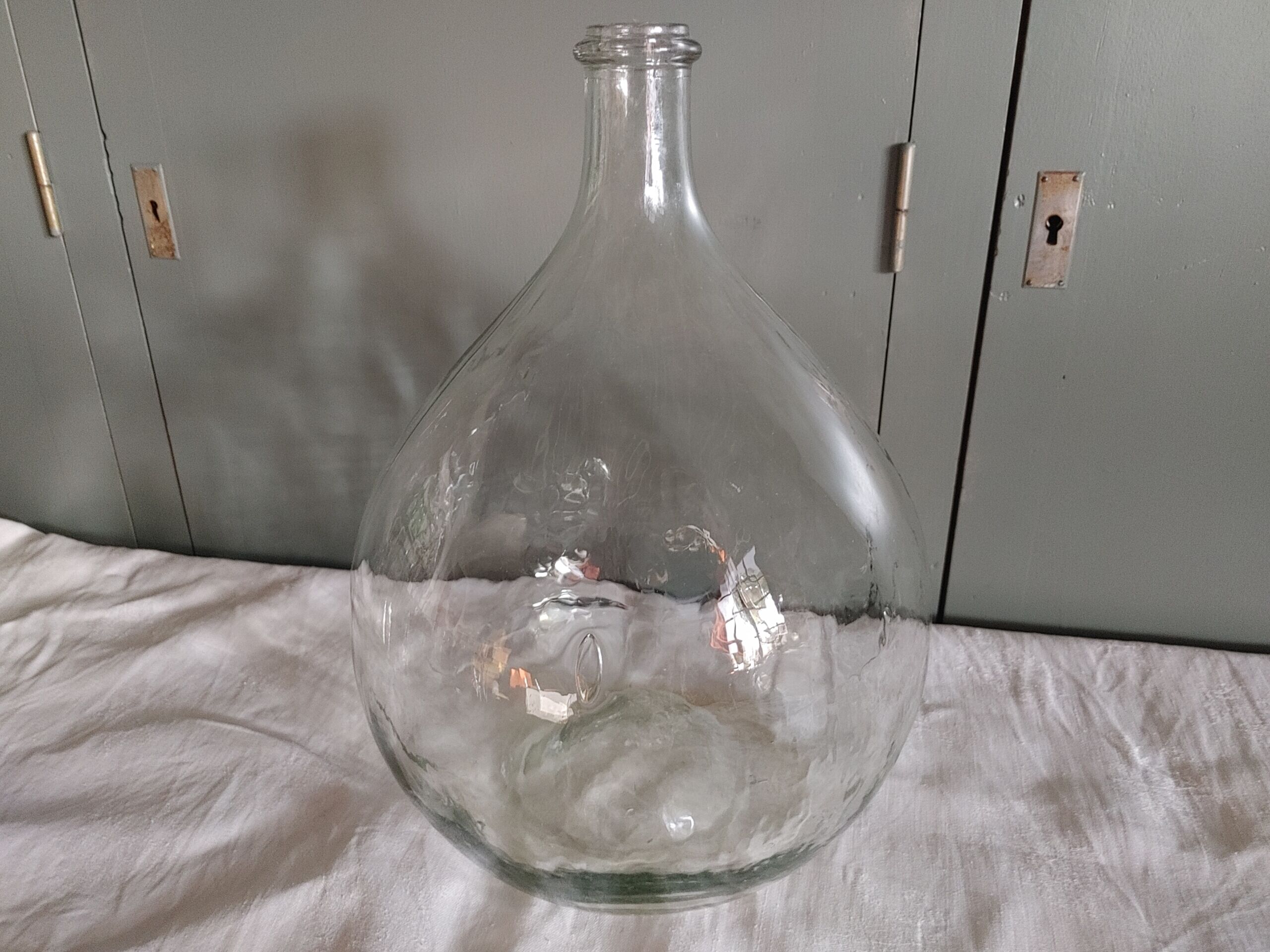 Lady Jeanne old bubbled glass - 10 liters - height 37 cm