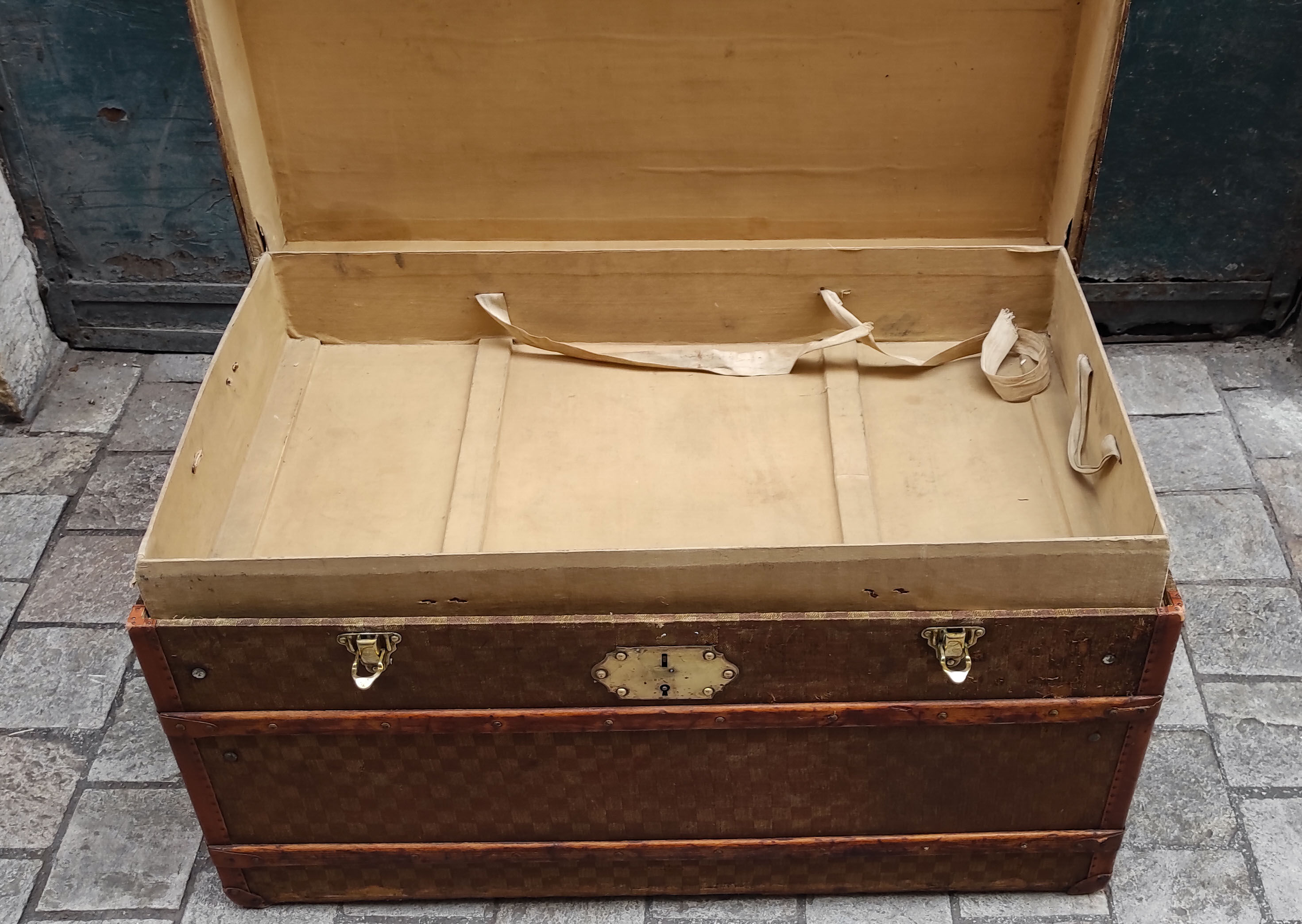 Checkerboard canvas travel trunk