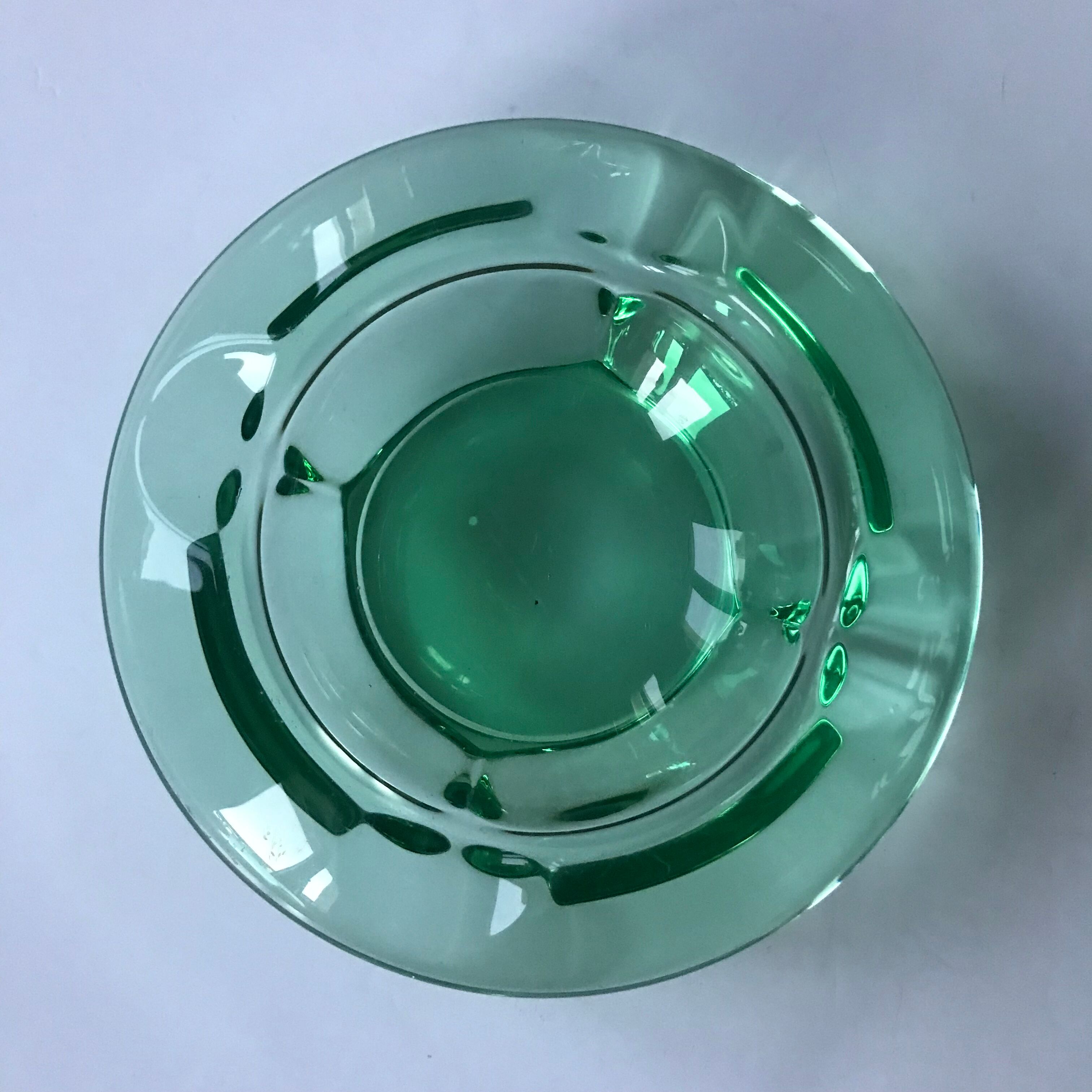 Cendrier en verre vert