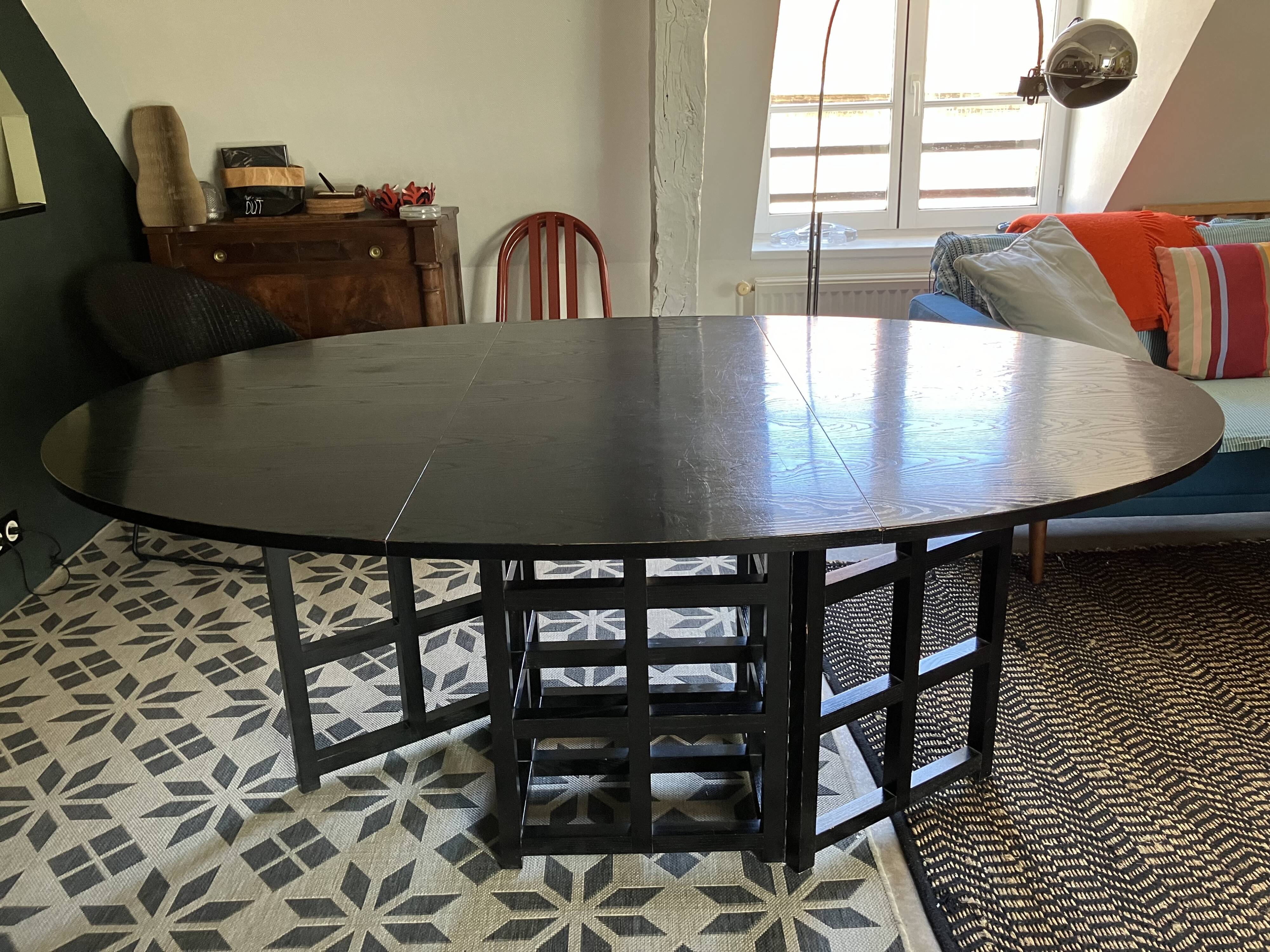 Extendable Macintosh table